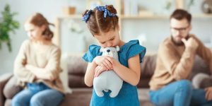 القلق من الانفصال الاسري 300x150